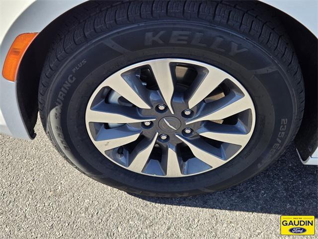 used 2024 Chrysler Pacifica Hybrid car, priced at $29,500