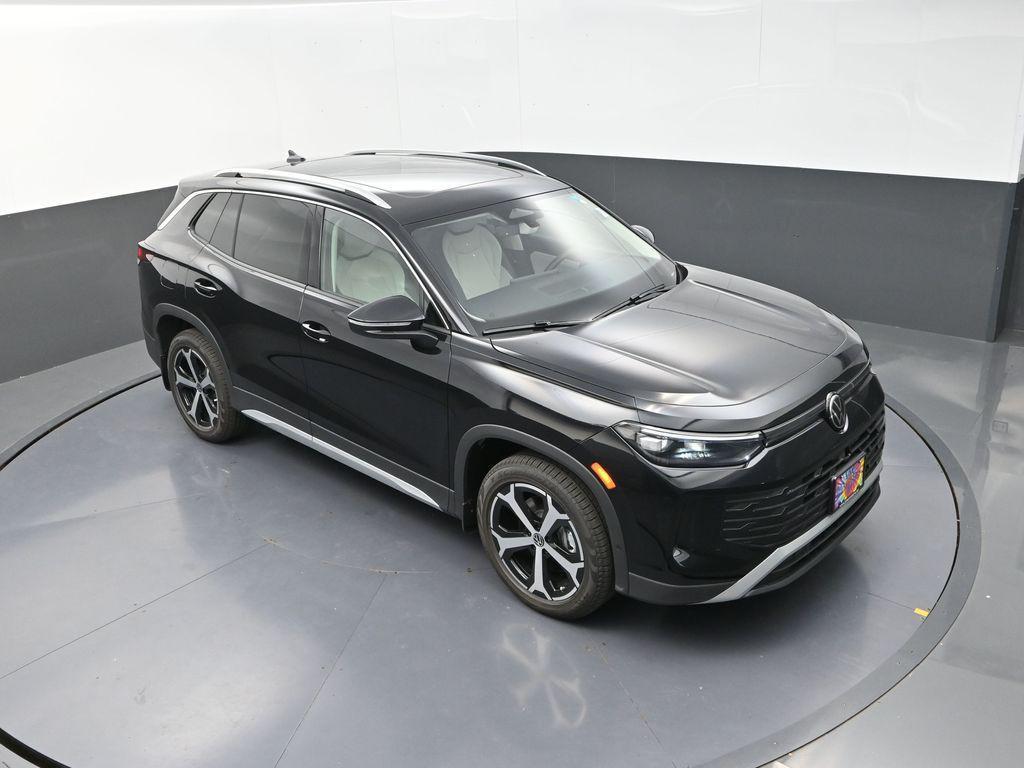 used 2025 Volkswagen Tiguan car, priced at $31,220