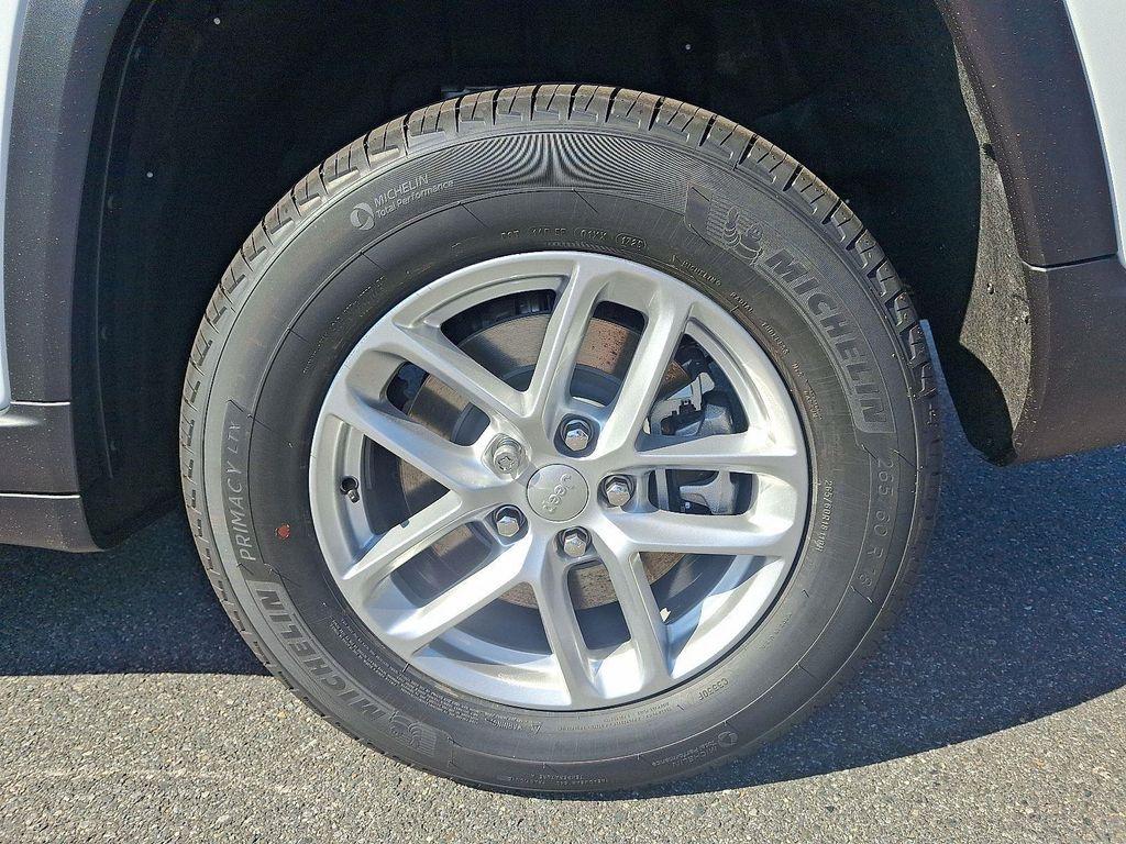 new 2025 Jeep Grand Cherokee L car, priced at $40,825