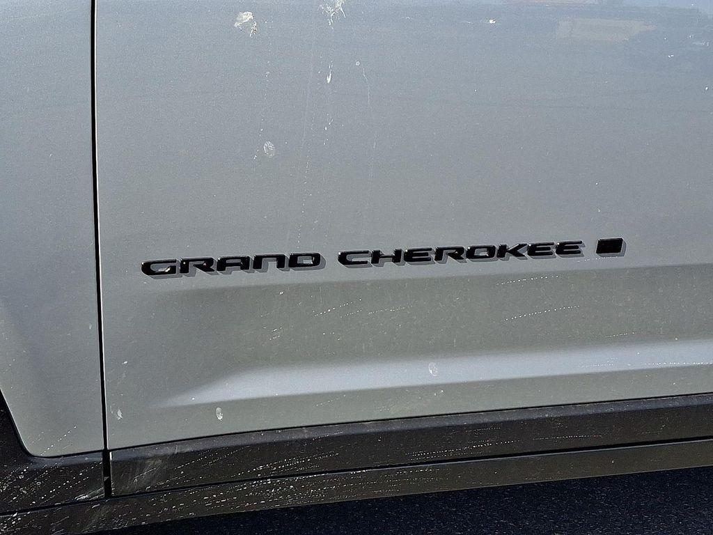 new 2026 Jeep Grand Cherokee car, priced at $48,525