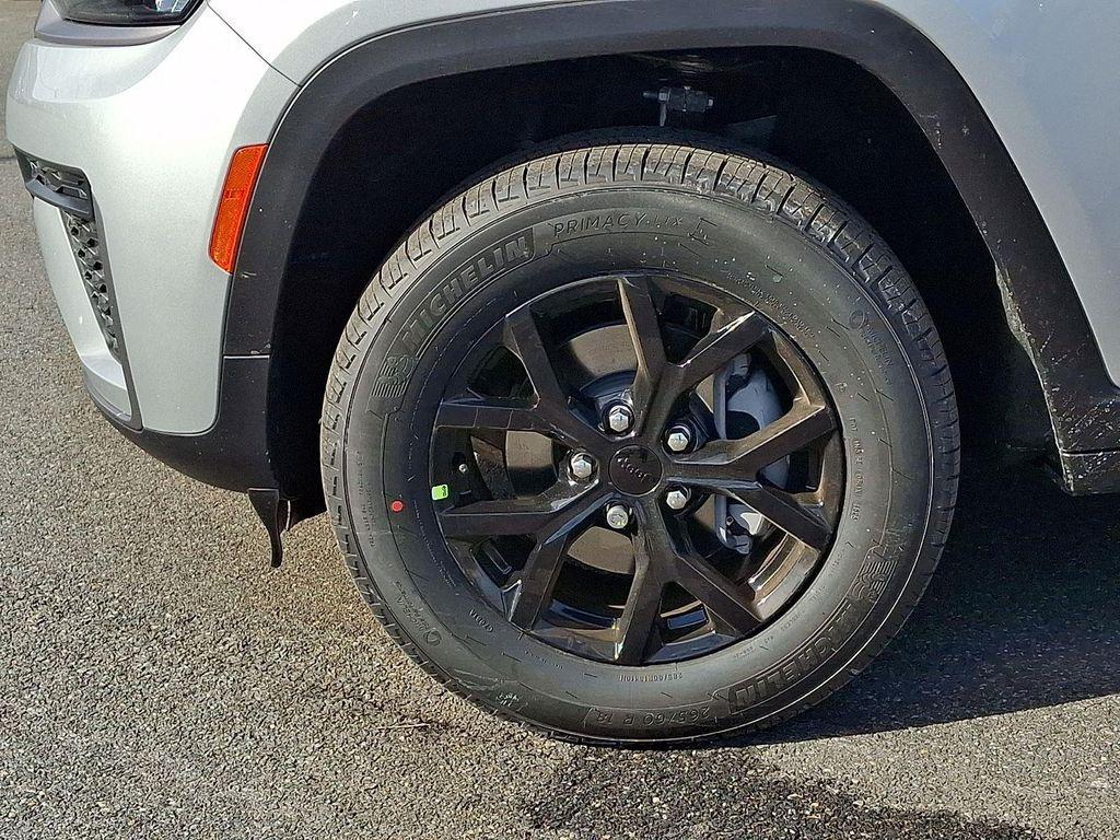 new 2026 Jeep Grand Cherokee car, priced at $48,525