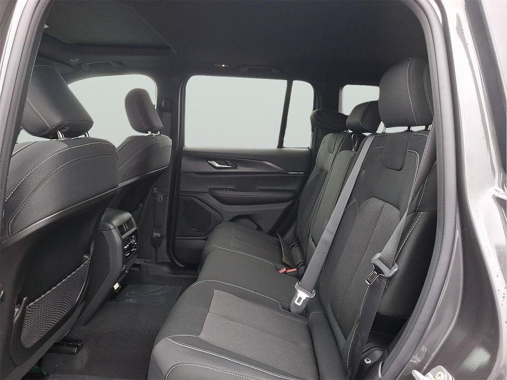 new 2026 Jeep Grand Cherokee car, priced at $43,605