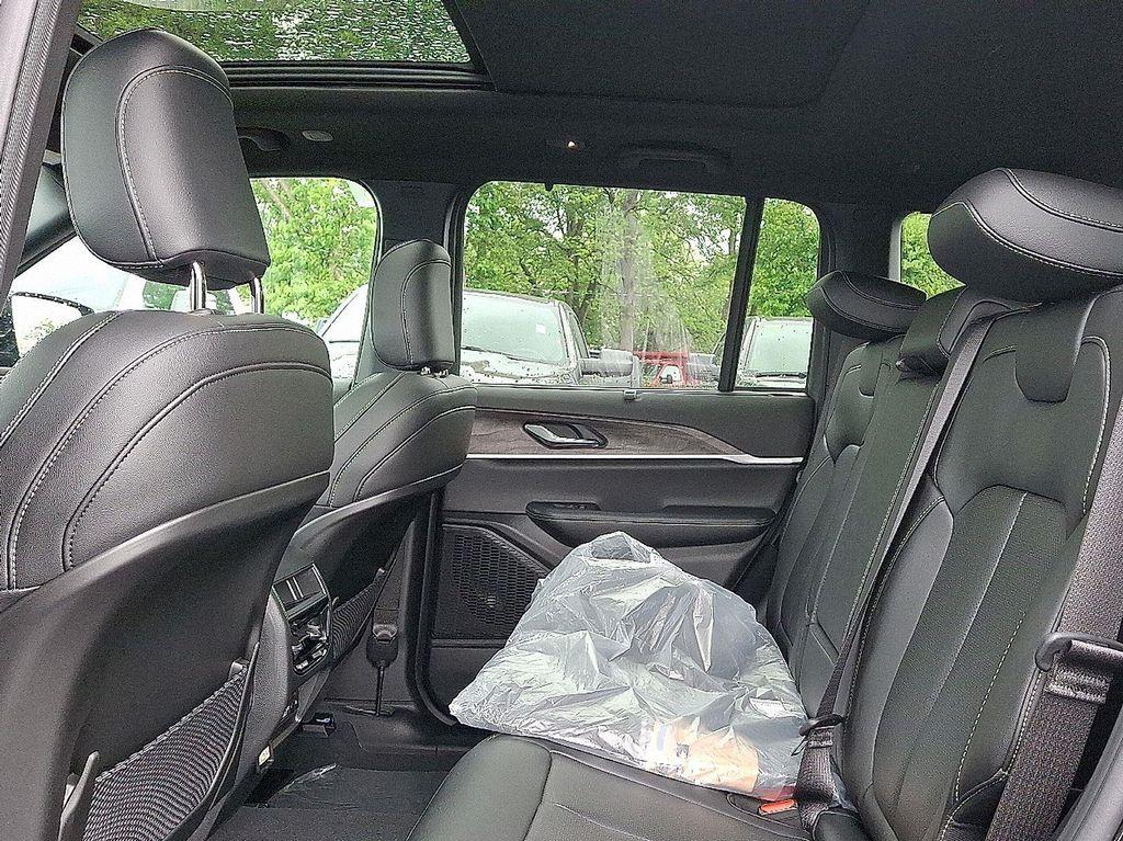 new 2025 Jeep Grand Cherokee car, priced at $52,000