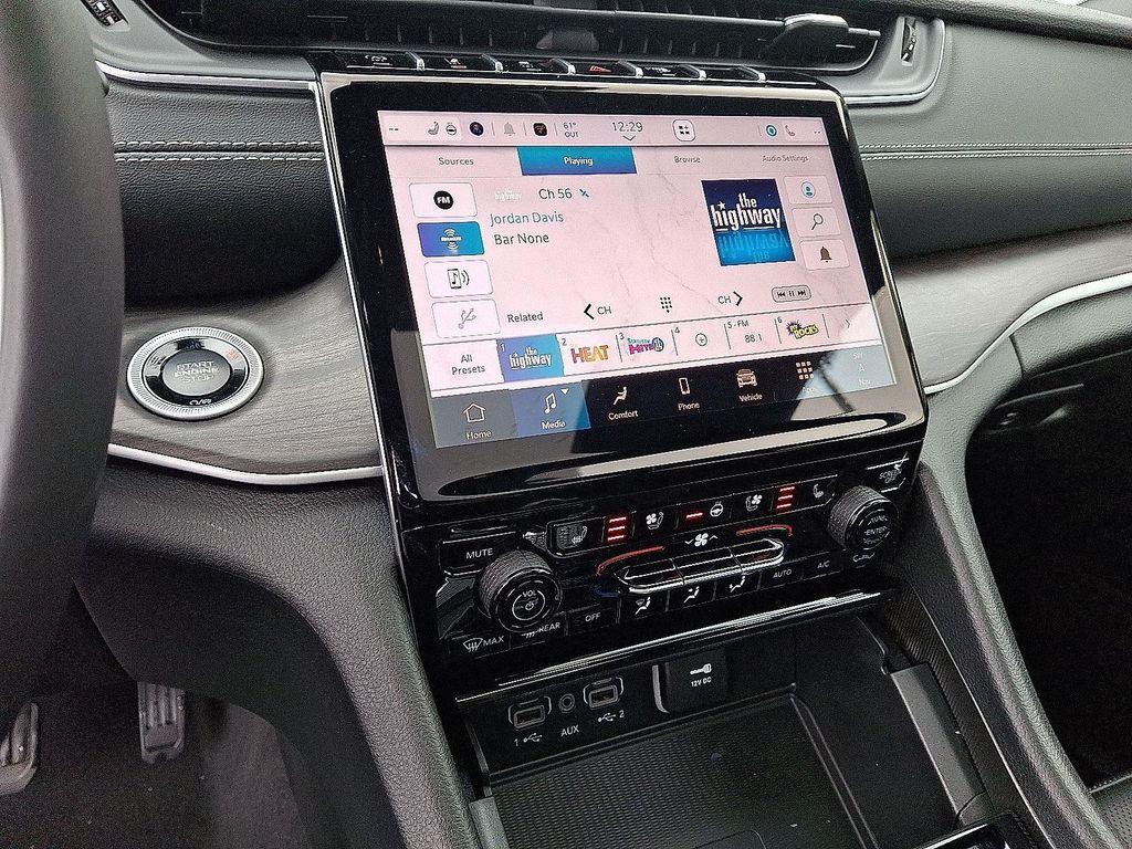 new 2025 Jeep Grand Cherokee car, priced at $52,000