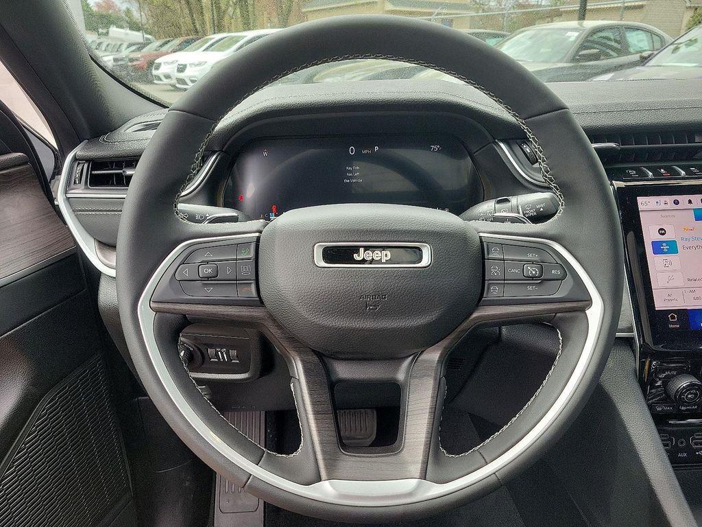 new 2025 Jeep Grand Cherokee car, priced at $48,500