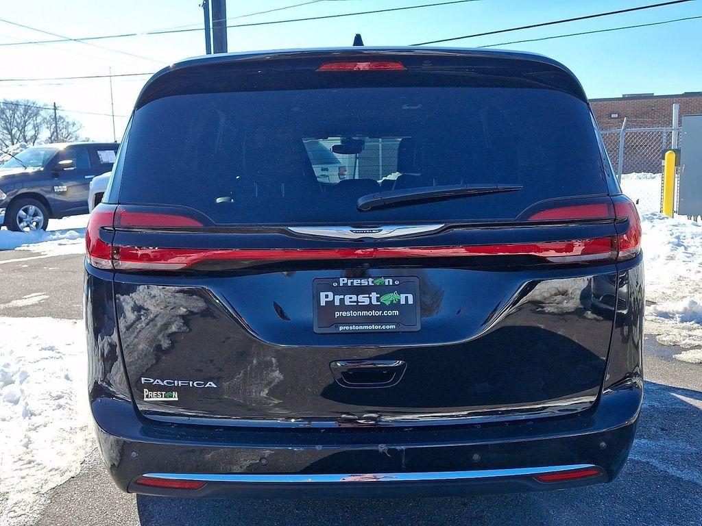 used 2025 Chrysler Pacifica car, priced at $33,500