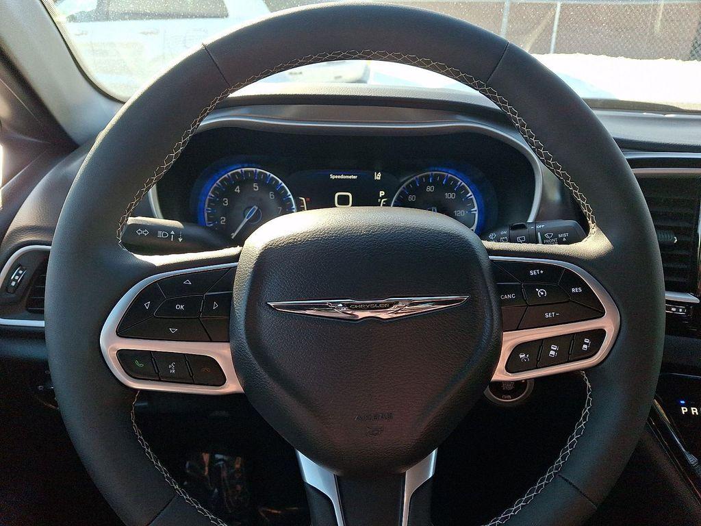 used 2025 Chrysler Pacifica car, priced at $33,500