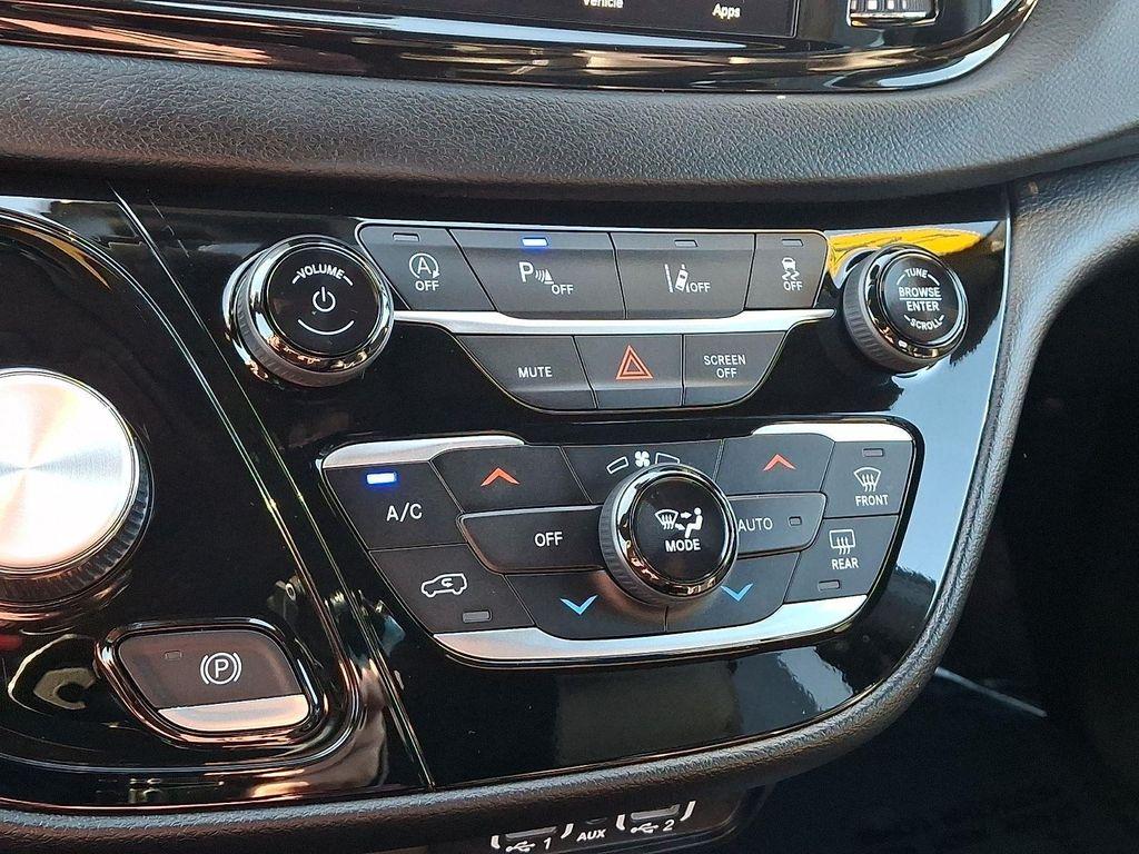 used 2025 Chrysler Pacifica car, priced at $33,500