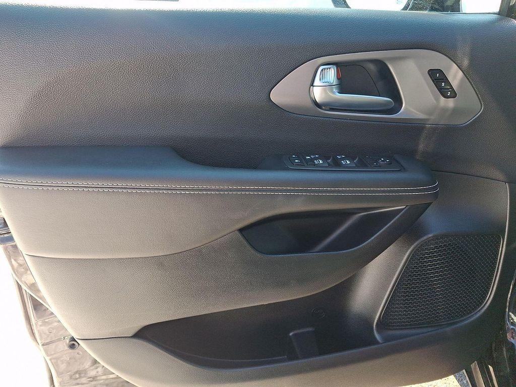 used 2025 Chrysler Pacifica car, priced at $33,500