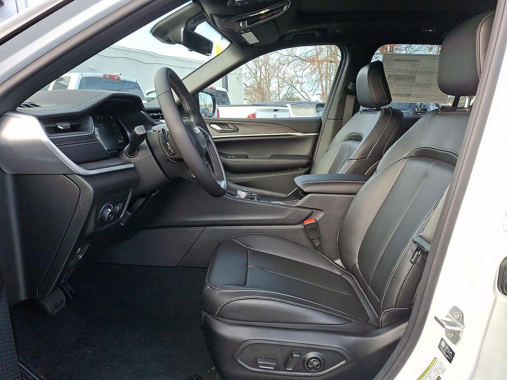 new 2025 Jeep Grand Cherokee car, priced at $51,815