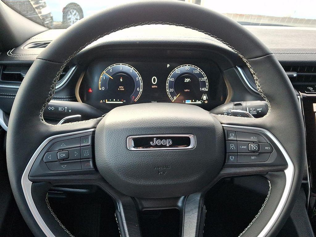 new 2025 Jeep Grand Cherokee car, priced at $51,815