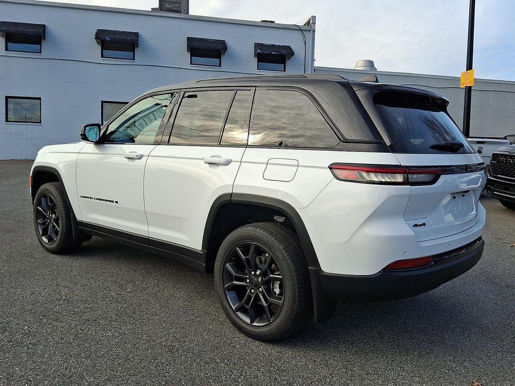 new 2025 Jeep Grand Cherokee car, priced at $51,815