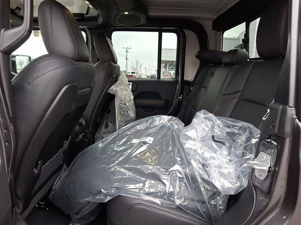 new 2025 Jeep Gladiator car, priced at $45,005