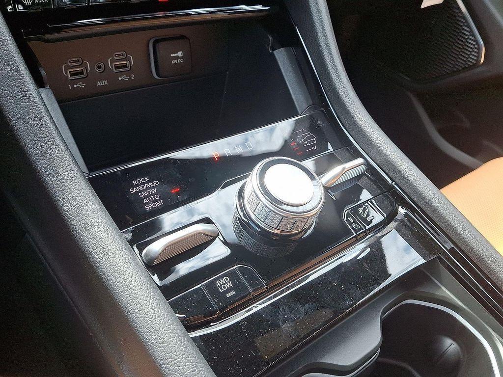 new 2025 Jeep Grand Cherokee L car, priced at $62,580