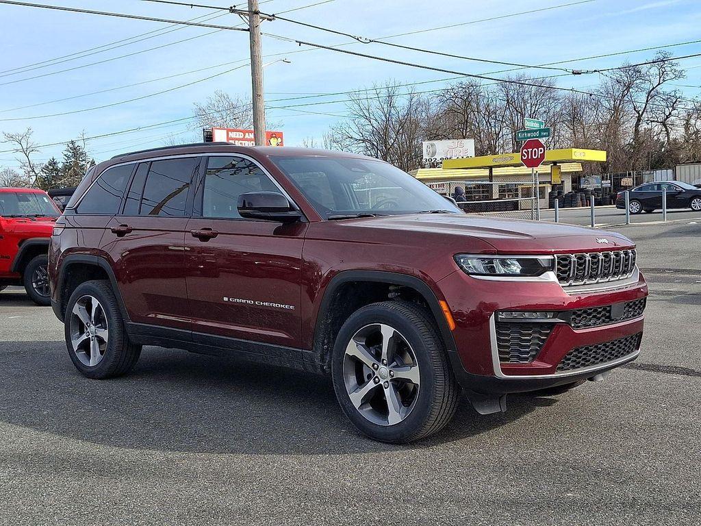 new 2026 Jeep Grand Cherokee car, priced at $47,390