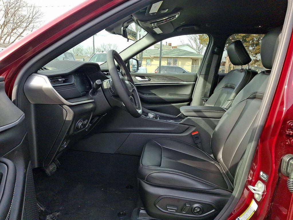 new 2026 Jeep Grand Cherokee car, priced at $47,390