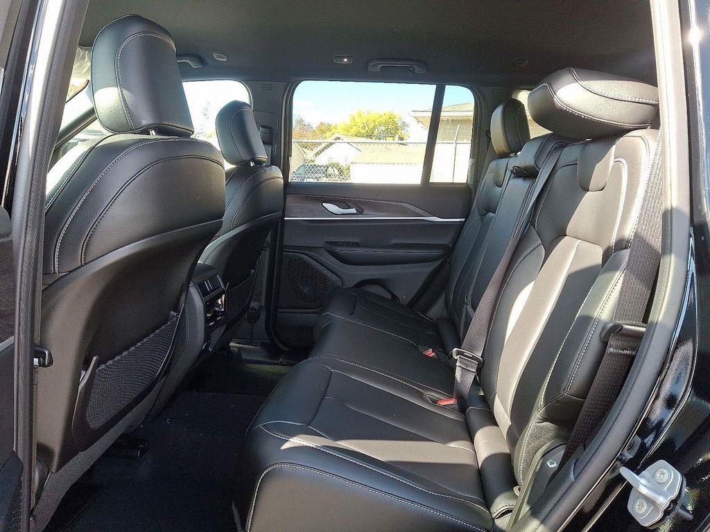 new 2025 Jeep Grand Cherokee car, priced at $47,970