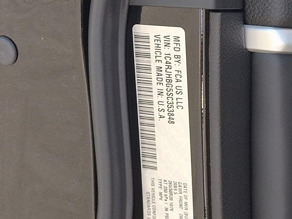 new 2025 Jeep Grand Cherokee car, priced at $47,970