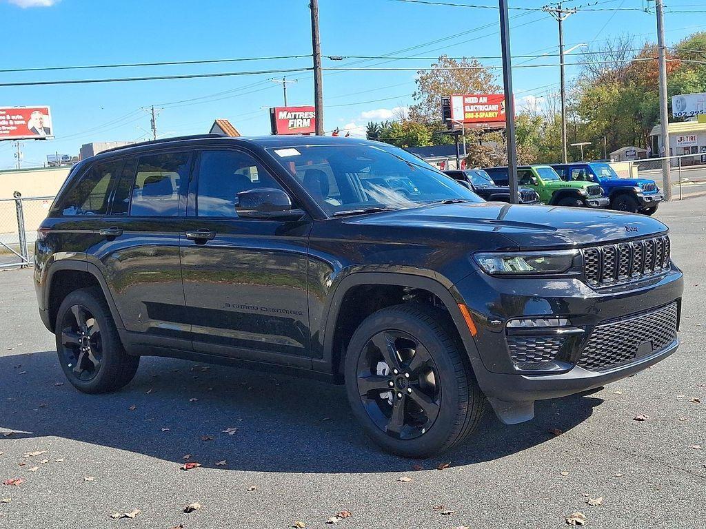 new 2025 Jeep Grand Cherokee car, priced at $47,970
