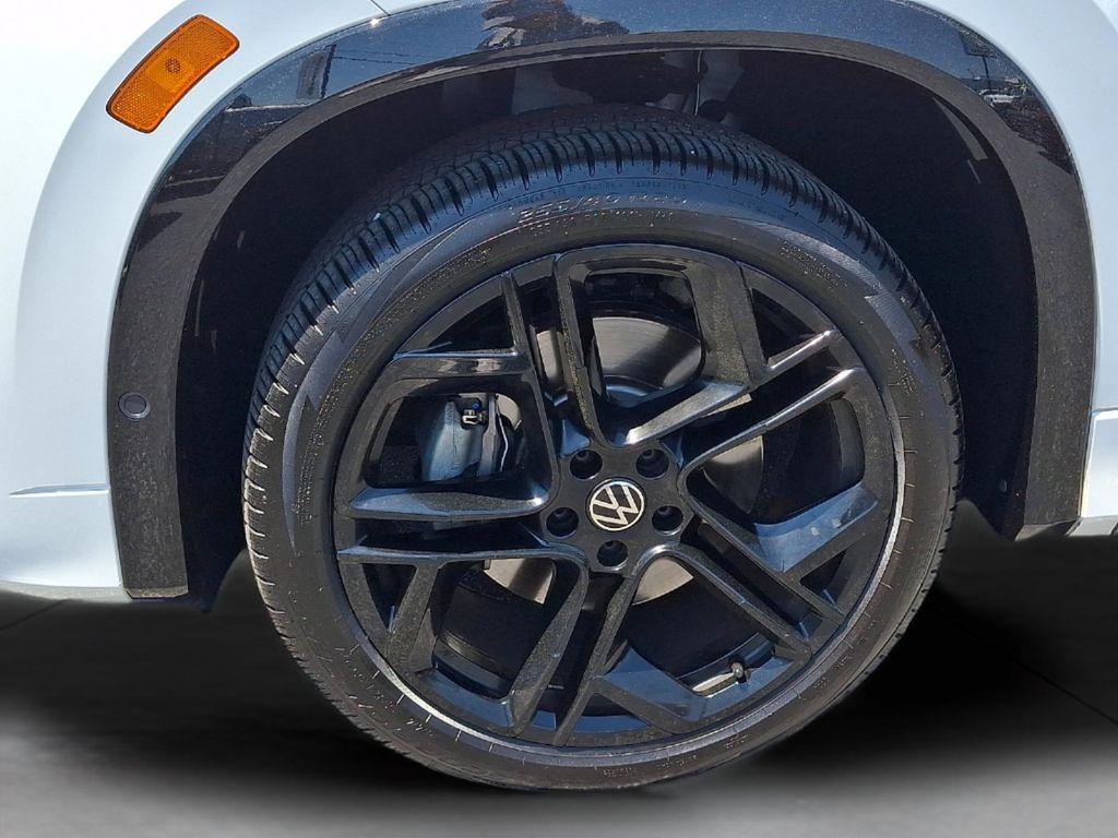 used 2025 Volkswagen Tiguan car, priced at $34,500