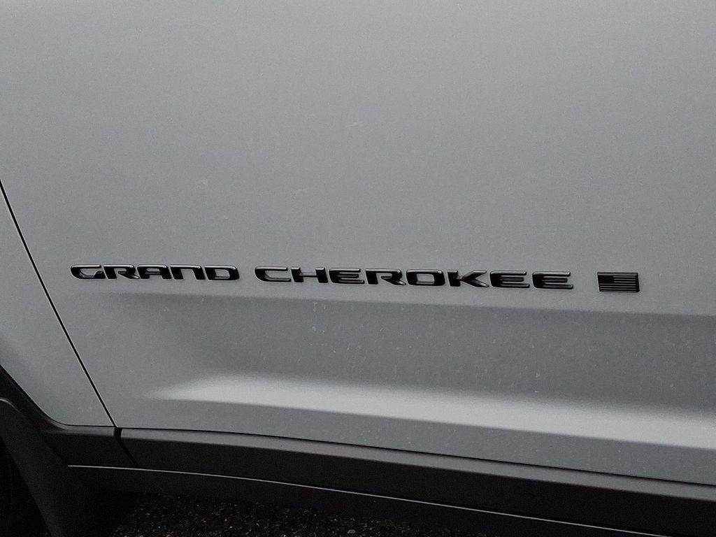 new 2025 Jeep Grand Cherokee car, priced at $50,160