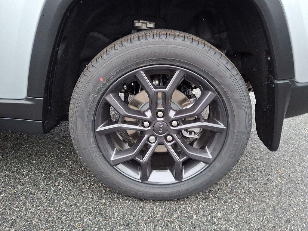 new 2025 Jeep Grand Cherokee car, priced at $50,160