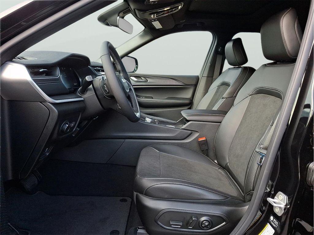 new 2025 Jeep Grand Cherokee car, priced at $42,804