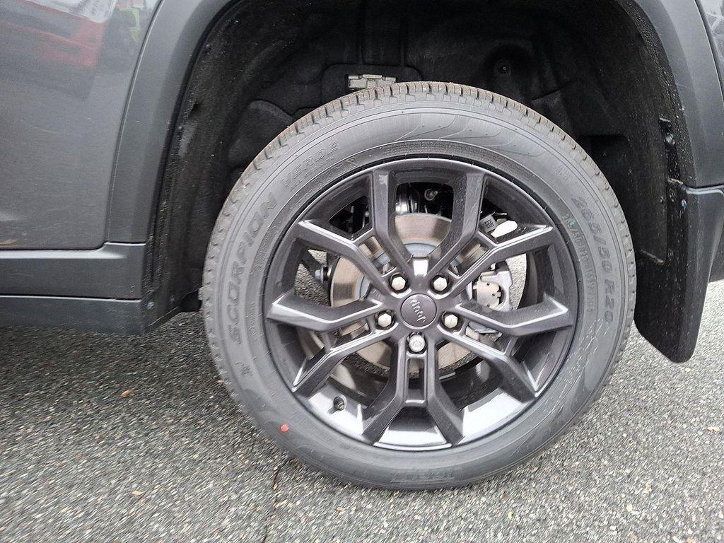 new 2025 Jeep Grand Cherokee car, priced at $51,910