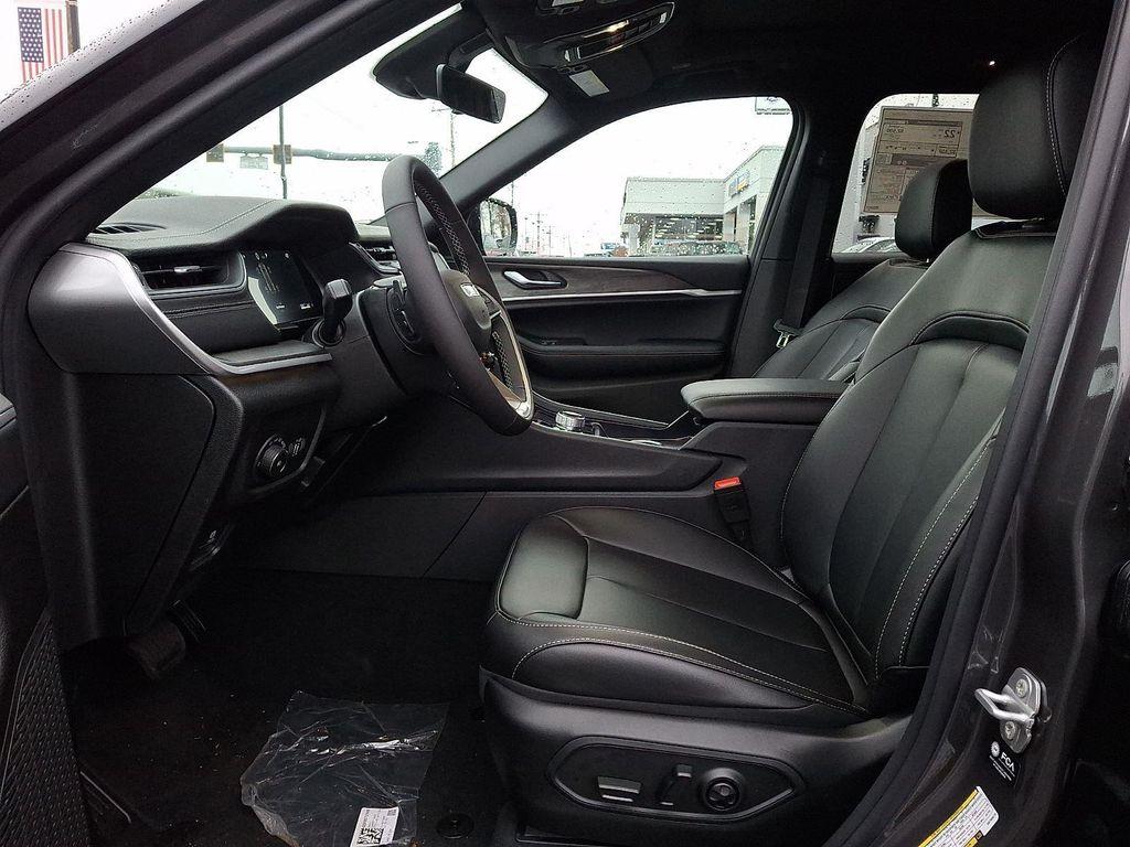 new 2025 Jeep Grand Cherokee car, priced at $51,910