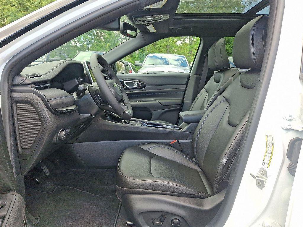 new 2025 Jeep Compass car, priced at $33,235