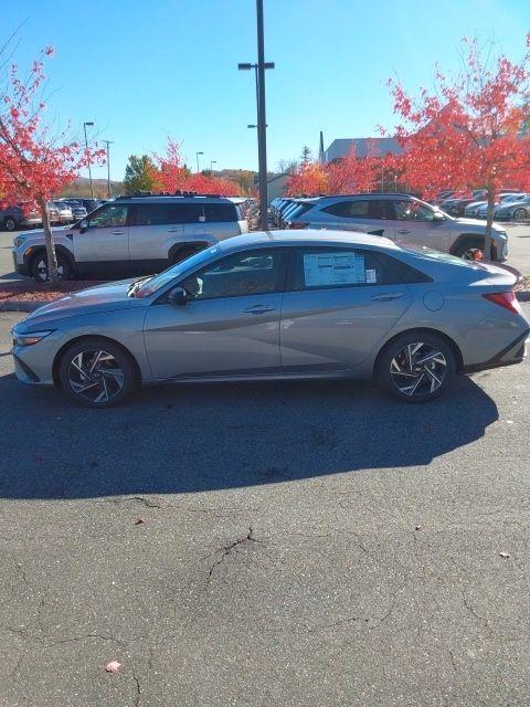new 2025 Hyundai ELANTRA HEV car, priced at $24,939