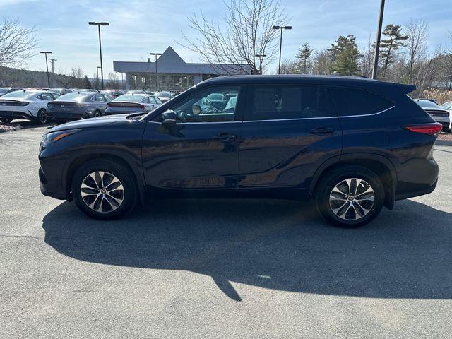 used 2022 Toyota Highlander car, priced at $32,704