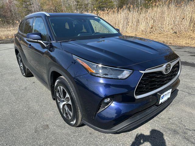 used 2022 Toyota Highlander car, priced at $32,704