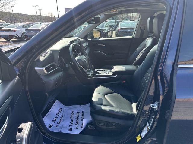 used 2022 Toyota Highlander car, priced at $32,704