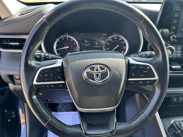 used 2022 Toyota Highlander car, priced at $32,704