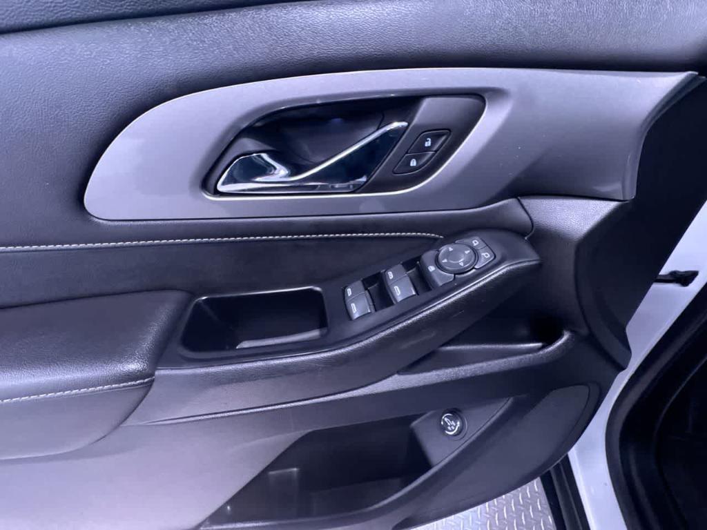 used 2023 Chevrolet Traverse car, priced at $32,800