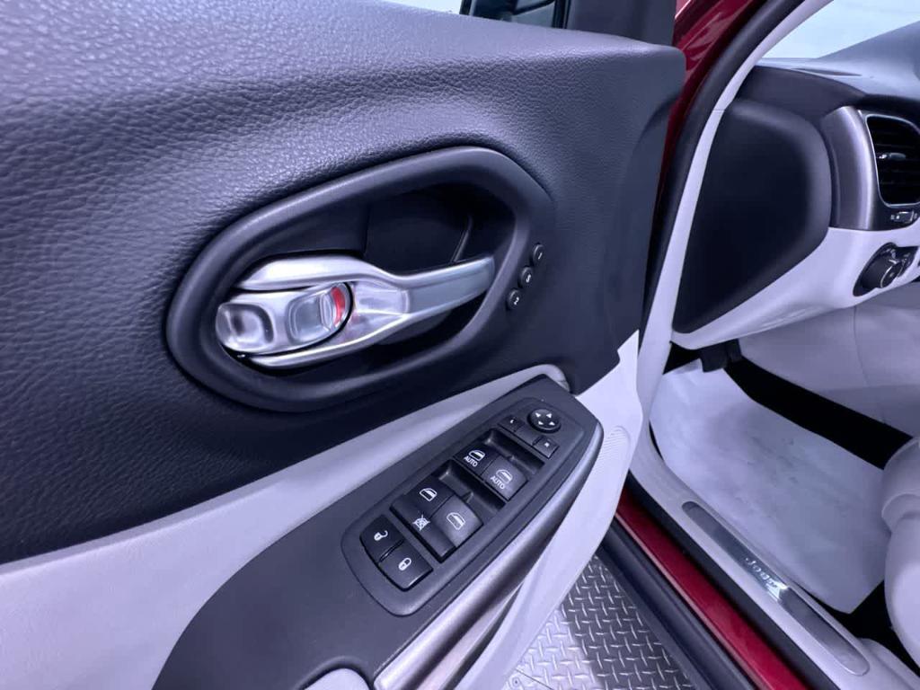 used 2019 Jeep Cherokee car, priced at $15,398