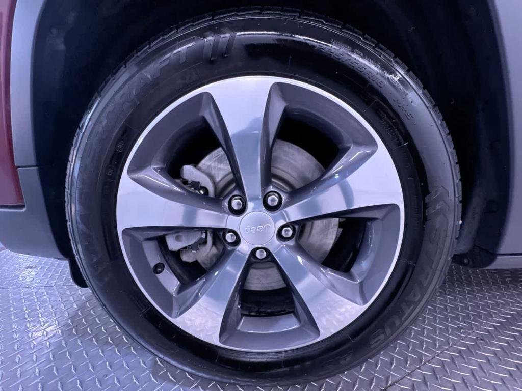 used 2019 Jeep Cherokee car, priced at $15,398