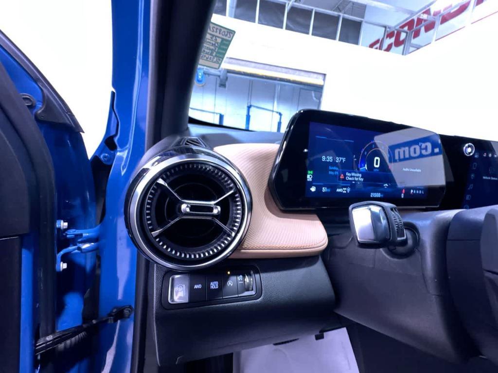 used 2025 Chevrolet Equinox car, priced at $31,550