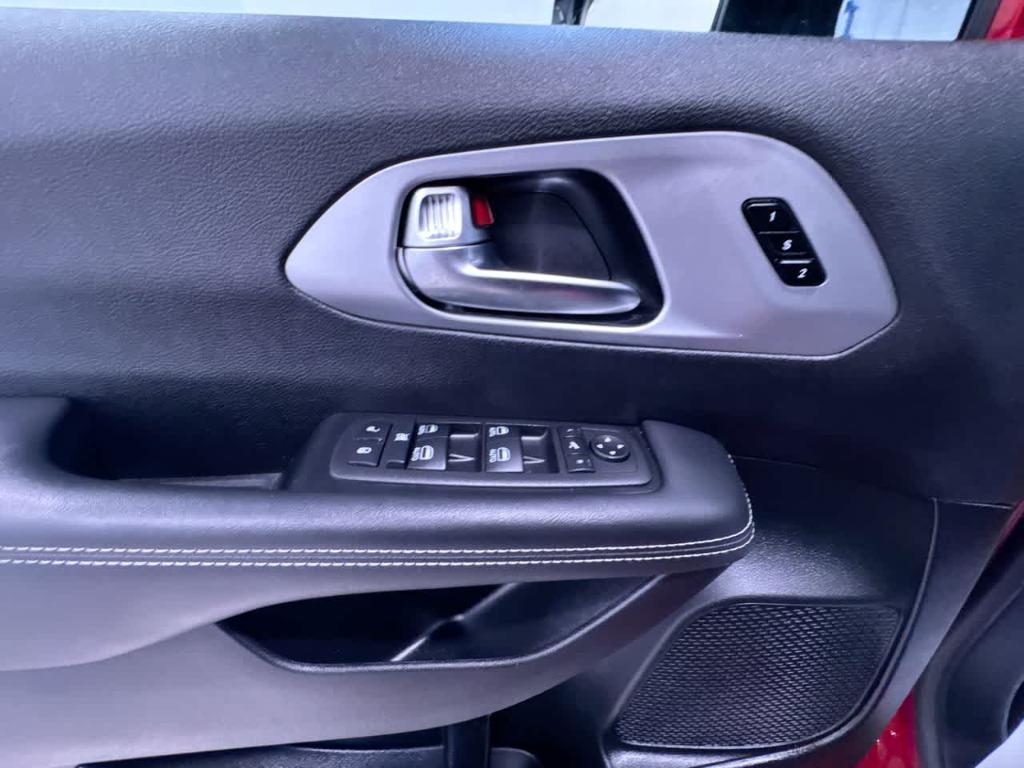 used 2025 Chrysler Pacifica car, priced at $38,799