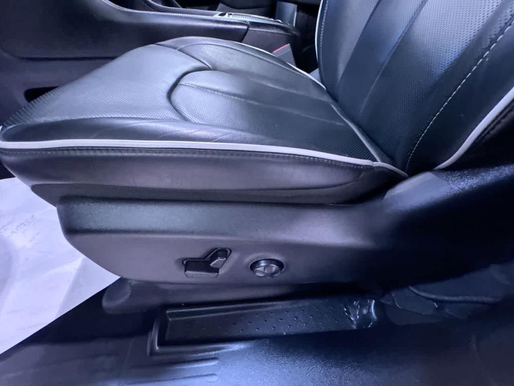 used 2025 Chrysler Pacifica car, priced at $38,799