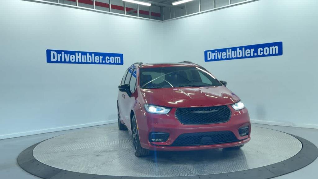 used 2025 Chrysler Pacifica car, priced at $38,799