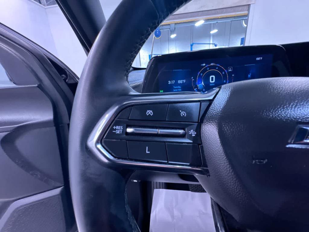 used 2025 Chevrolet Equinox car, priced at $27,900