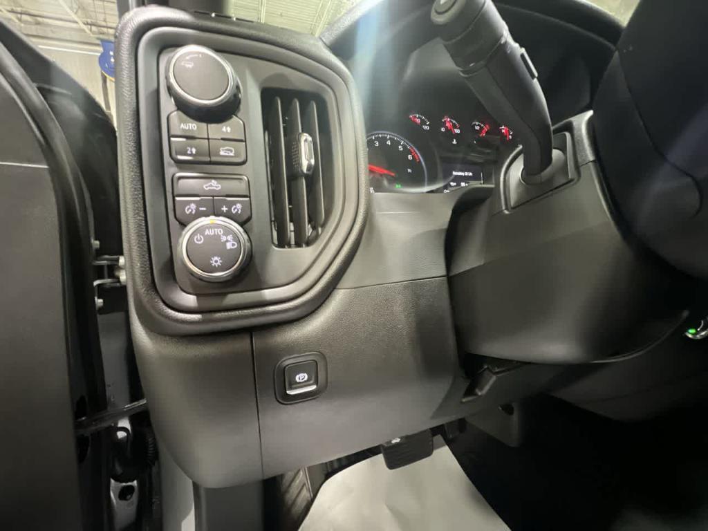 used 2025 Chevrolet Silverado 1500 car, priced at $40,824