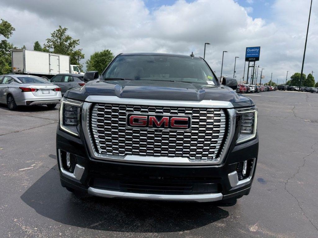 used 2023 GMC Yukon XL car, priced at $69,359