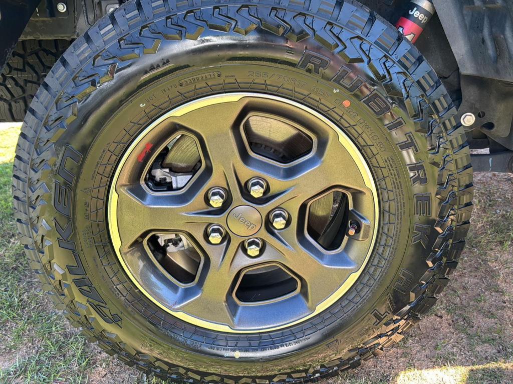 used 2020 Jeep Gladiator car, priced at $33,333