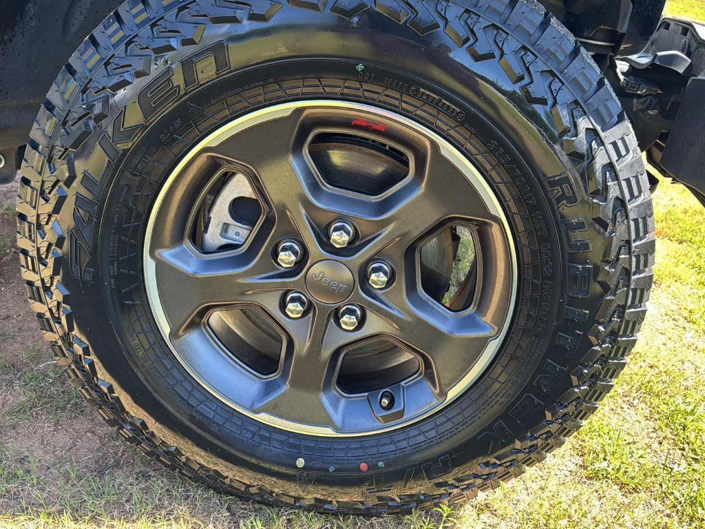 used 2020 Jeep Gladiator car, priced at $33,333