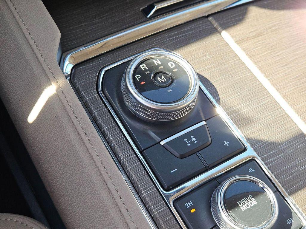 used 2023 Ford Expedition car, priced at $35,900