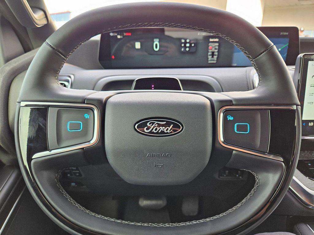 new 2025 Ford Expedition car, priced at $78,605