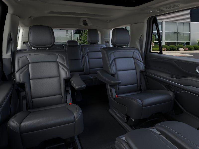 new 2025 Lincoln Navigator car, priced at $102,175